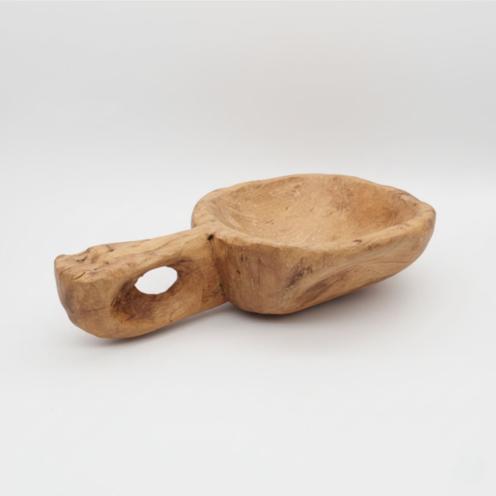 Old solid wood shovel – Raw and minimalist decorative object